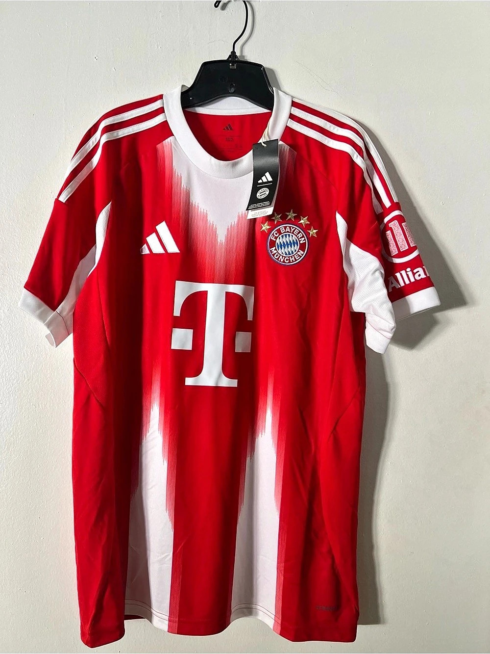 adidas FC Bayern München 2024/25 Home Jersey Red & White Size Large NWT